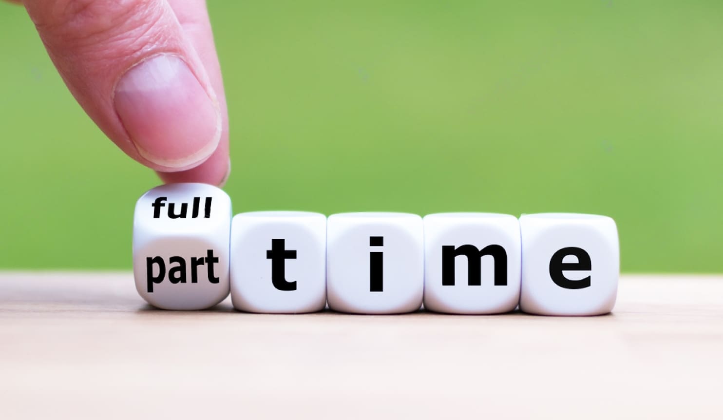 Μεσίτης full time vs part time
