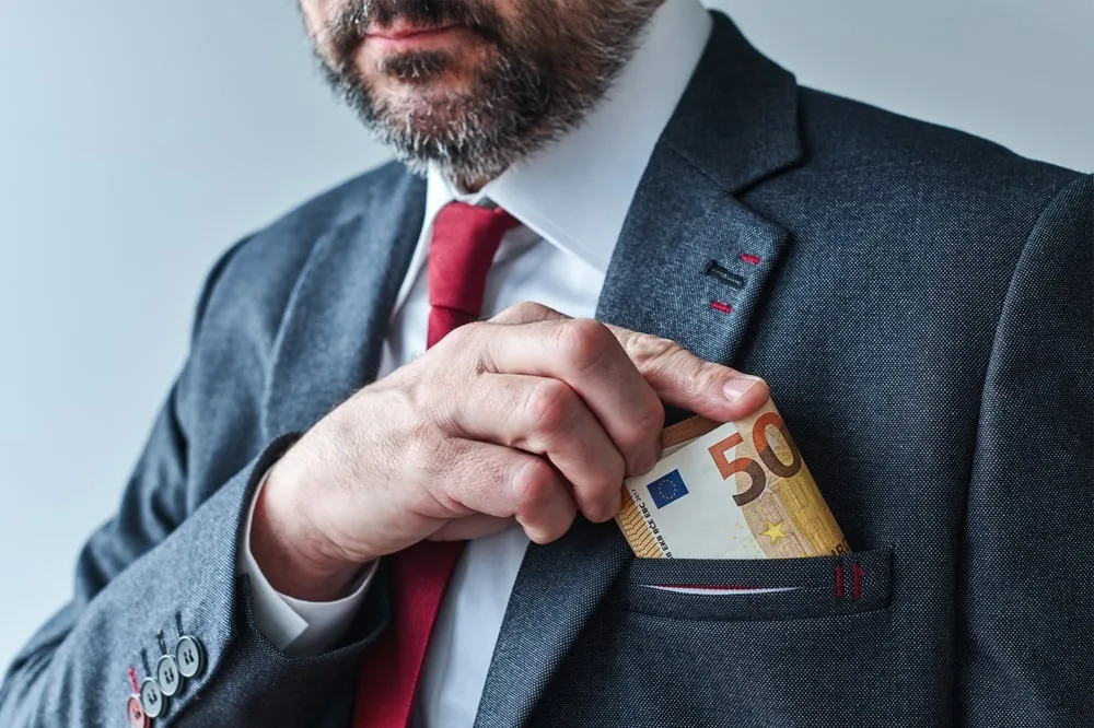 Πόσα λεφτά βγάζει ένας μεσίτης ;
