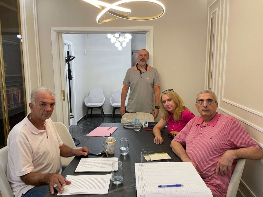 Θεοφάνης Ρούσσας στη συμβολαιογράφο