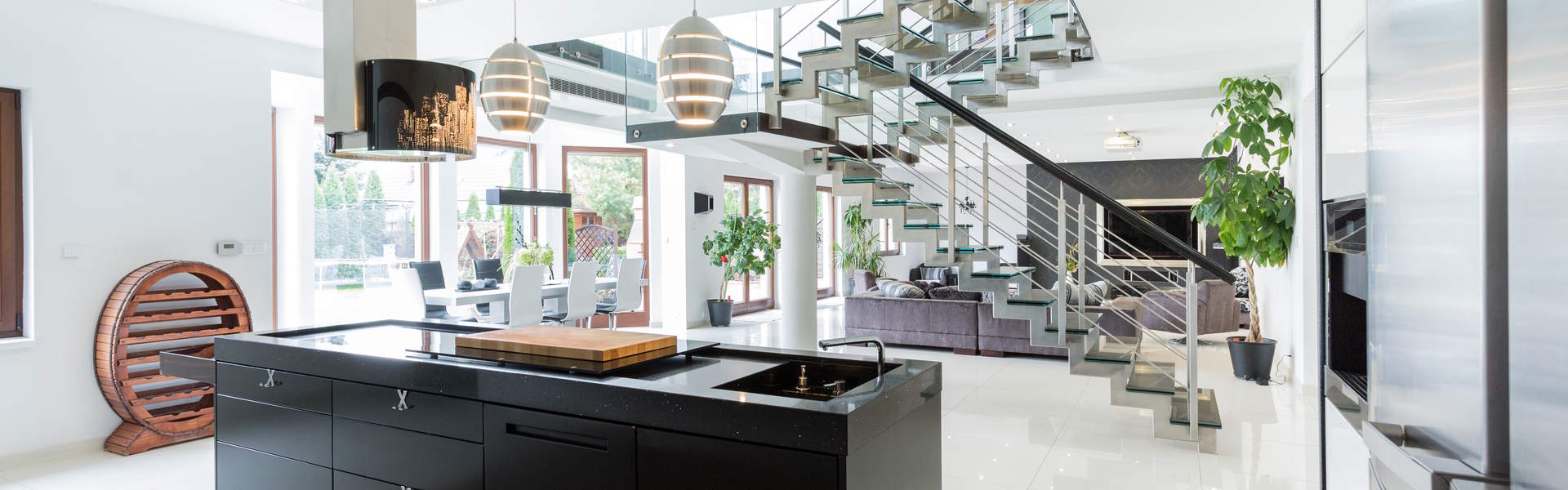 Πολυτελές εσωτερικό κατοικίας που αντικατοπτρίζει την υψηλής ποιότητας κατασκευή