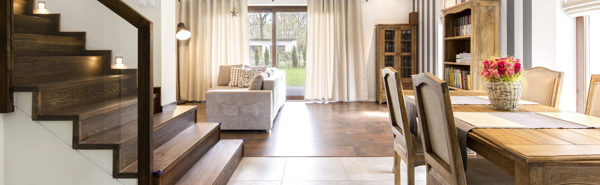 Εσωτερική άποψη μονοκατοικίας με κήπο