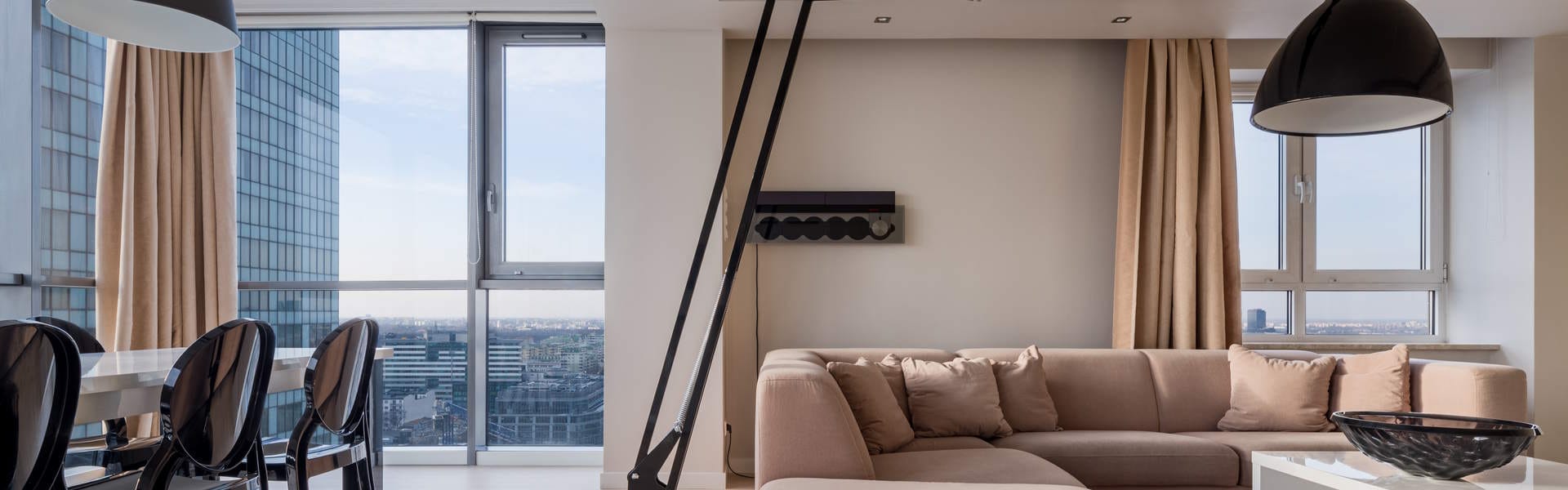 Διαμέρισμα με ωραία θέα και ανοιχτό ορίζοντα σε αστικό τοπίο